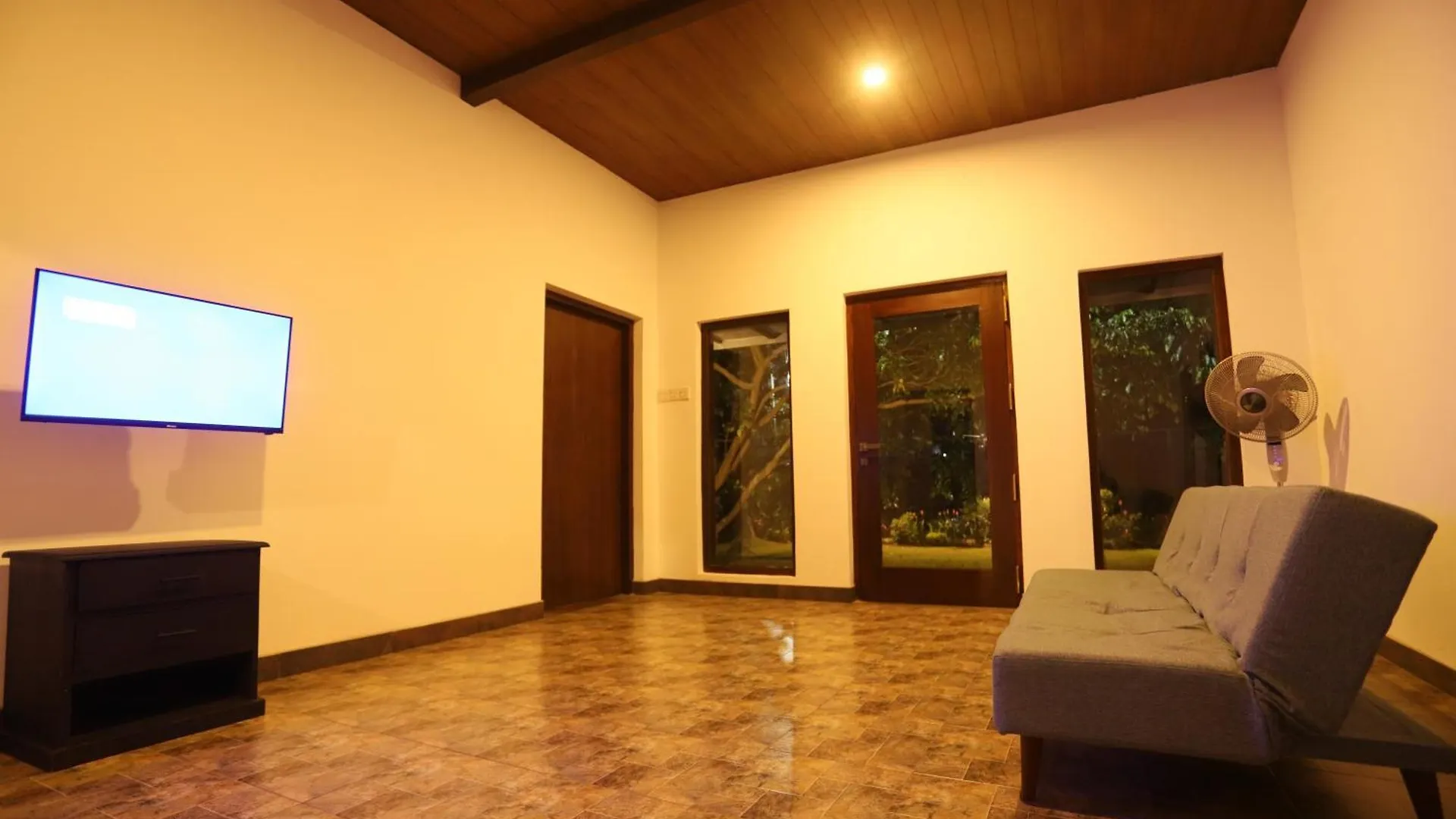 Amcroos Villa Negombo Holiday home