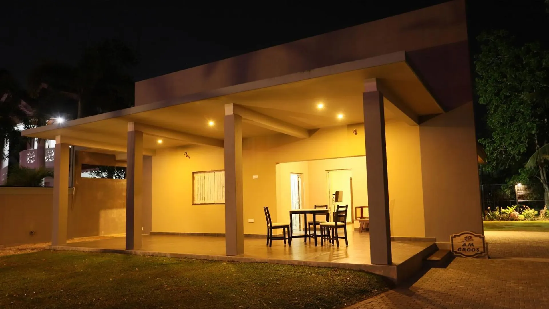 Amcroos Villa Negombo