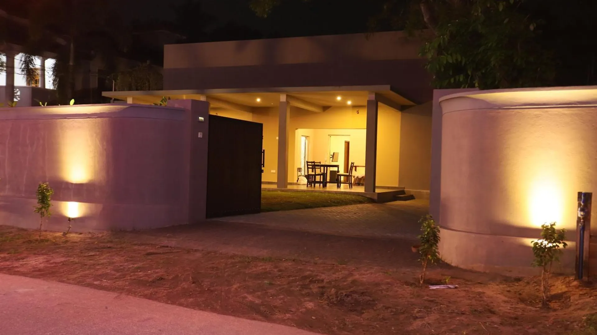 Amcroos Villa Negombo 0*,